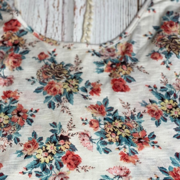 Bella D summer floral blouse - Picture 6 of 8